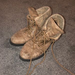 Combat boots